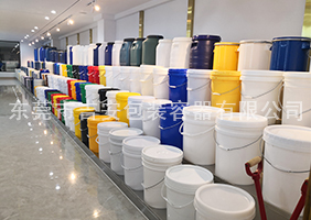 欧美渔网丝女郎大战巨屌吉安容器一楼涂料桶、机油桶展区